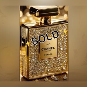 ✨🖤Black Quilted Shoulder Bag with Dbl Gold Chain Straps🖤✨Preloved